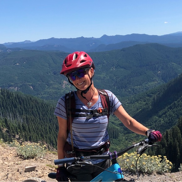 Meet your Posher, Stephanie - Picture 1 of 1